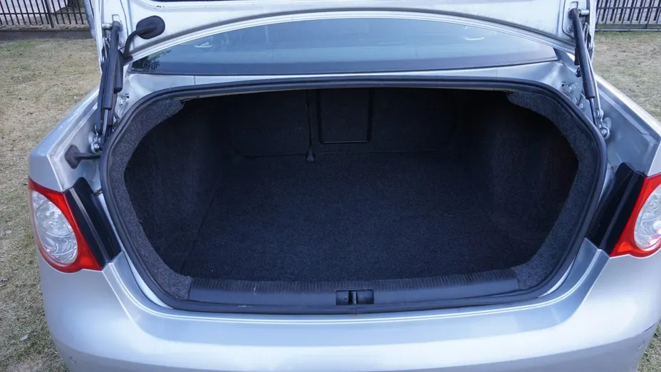 VOLKSWAGEN Jetta -