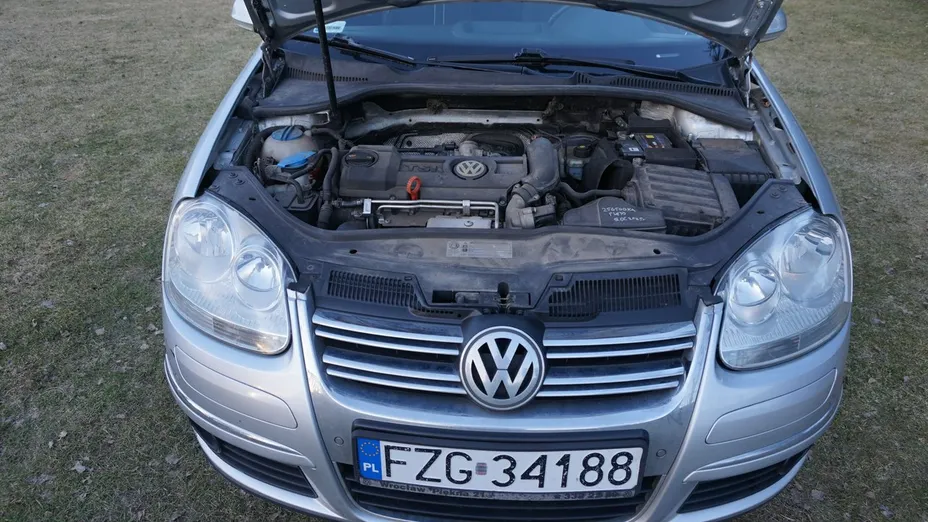 VOLKSWAGEN Jetta -