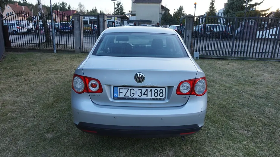 VOLKSWAGEN Jetta -