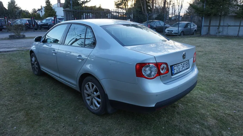 VOLKSWAGEN Jetta -