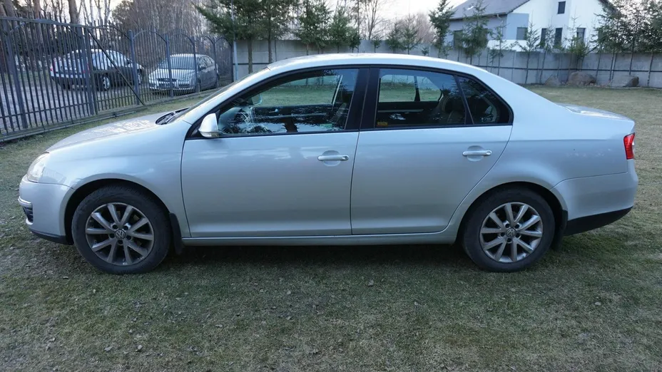 VOLKSWAGEN Jetta -
