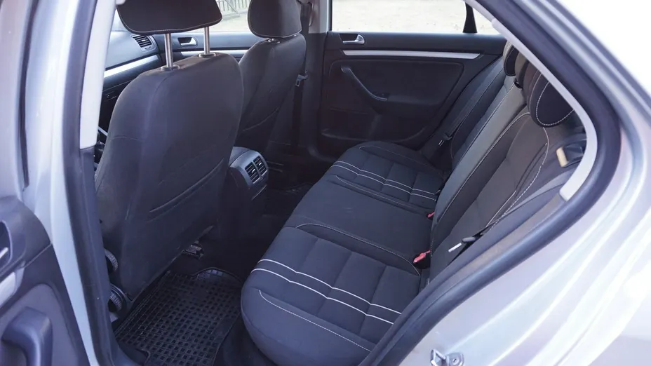 VOLKSWAGEN Jetta -