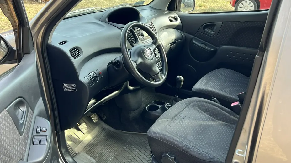 TOYOTA Yaris Verso -