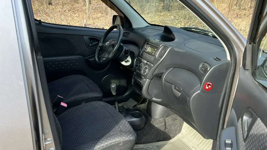 TOYOTA Yaris Verso -