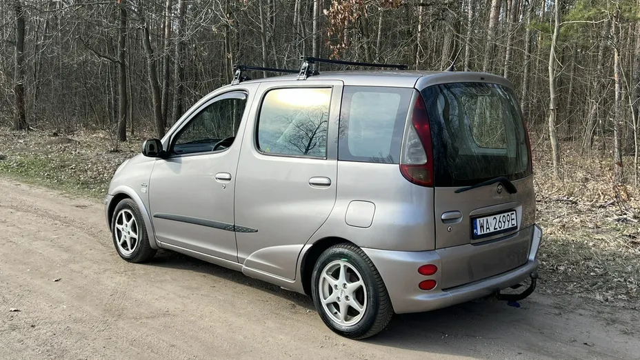 TOYOTA Yaris Verso -