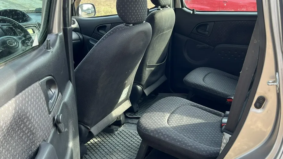 TOYOTA Yaris Verso -