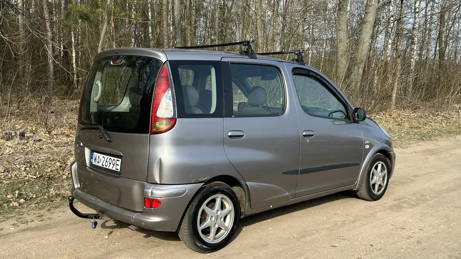 TOYOTA Yaris Verso -