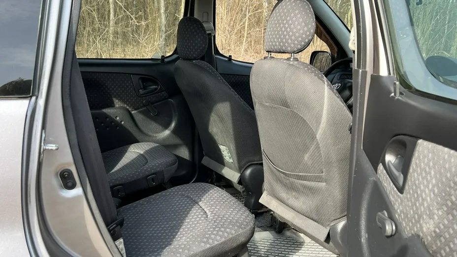 TOYOTA Yaris Verso -