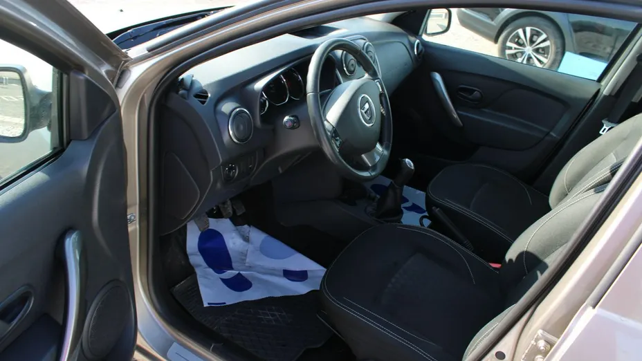 DACIA Logan -