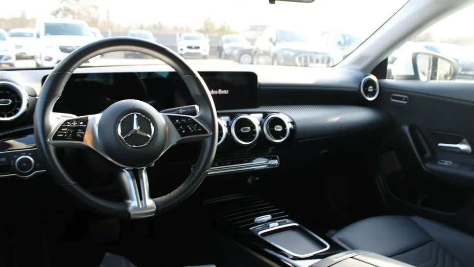 MERCEDES-BENZ CLA -