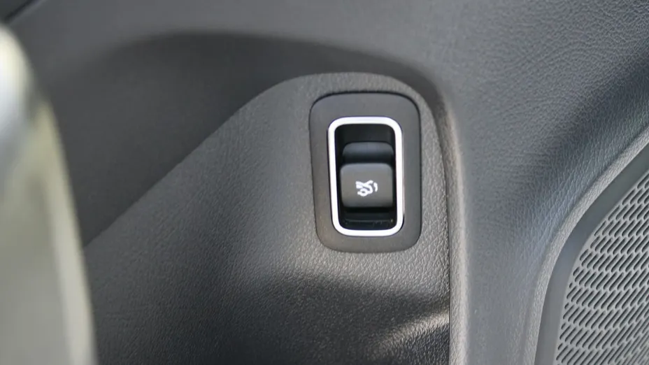 MERCEDES-BENZ CLA -