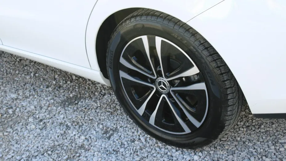MERCEDES-BENZ CLA -