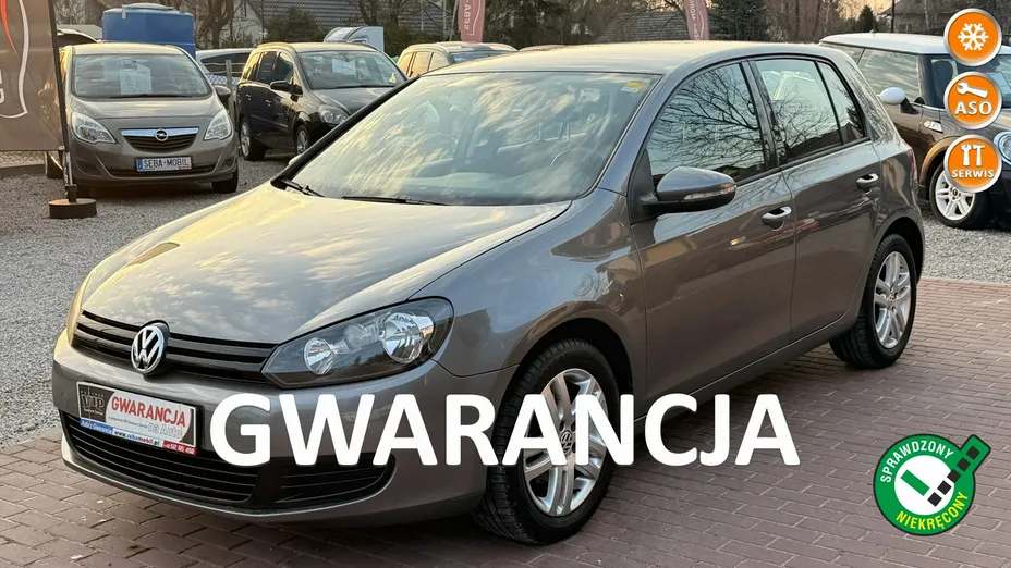 VOLKSWAGEN Golf -