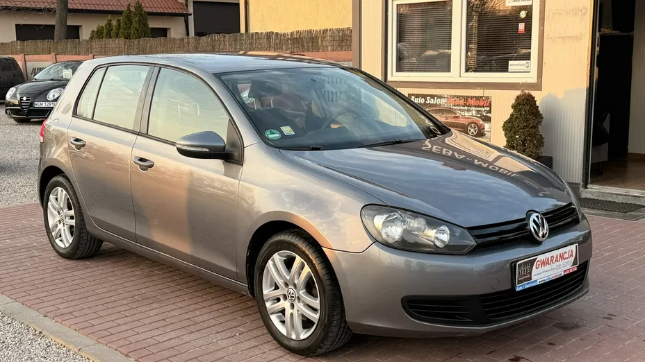 VOLKSWAGEN Golf -