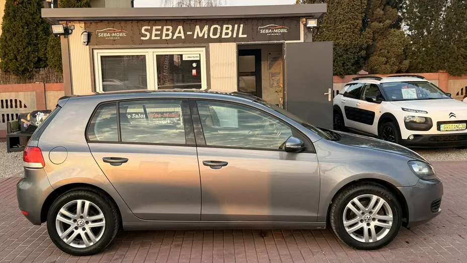 VOLKSWAGEN Golf -