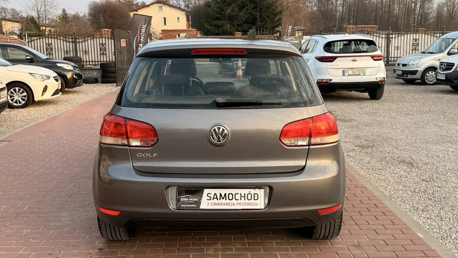 VOLKSWAGEN Golf -