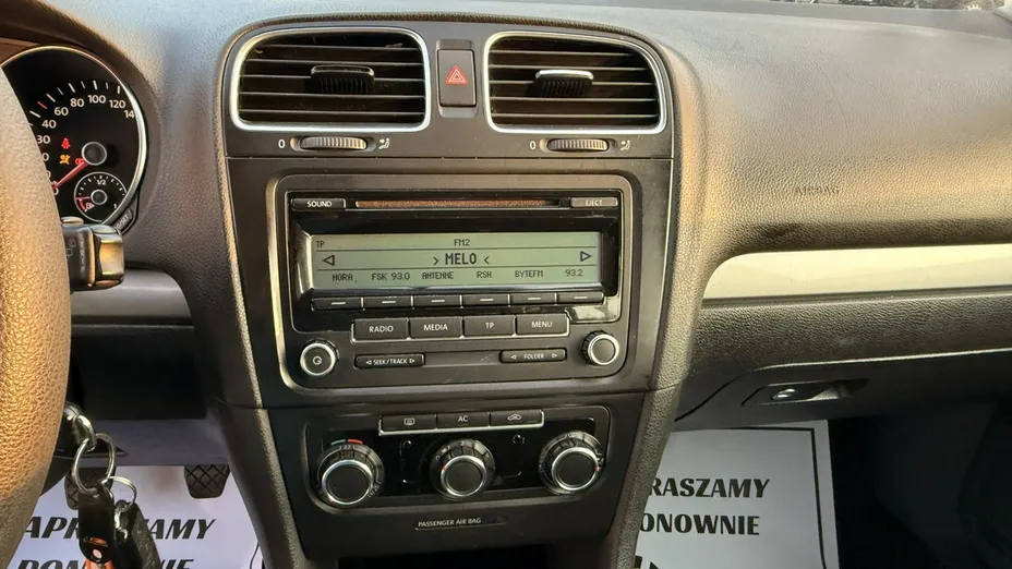 VOLKSWAGEN Golf -