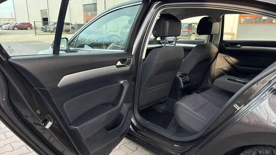 VOLKSWAGEN Passat -