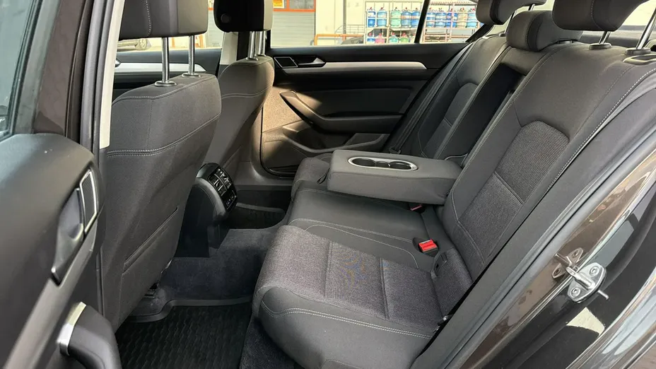 VOLKSWAGEN Passat -