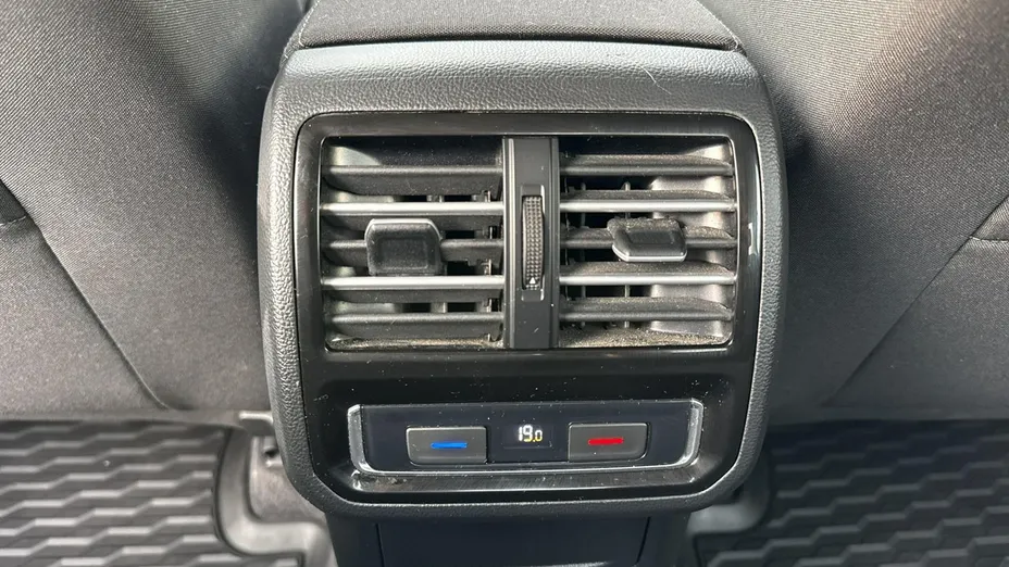 VOLKSWAGEN Passat -