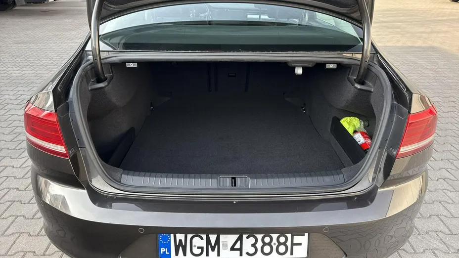 VOLKSWAGEN Passat -