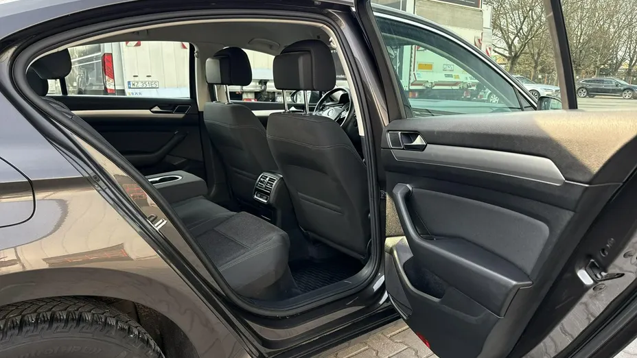 VOLKSWAGEN Passat -