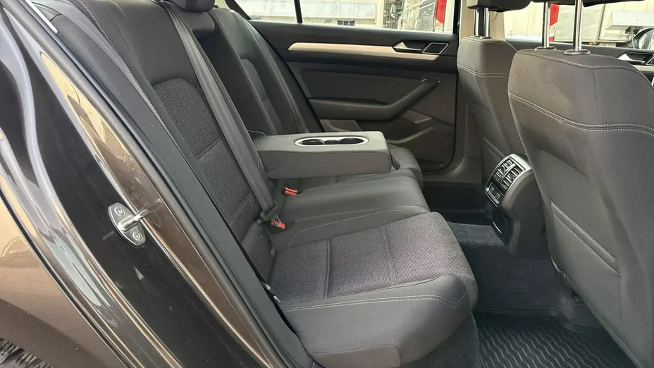 VOLKSWAGEN Passat -