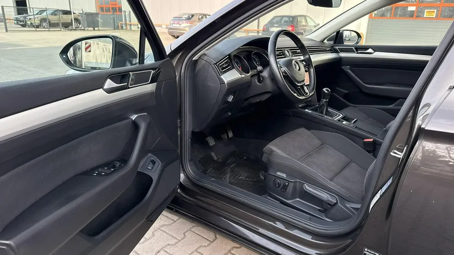 VOLKSWAGEN Passat -