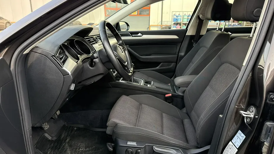 VOLKSWAGEN Passat -