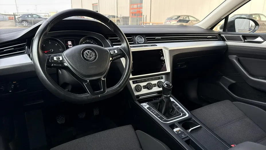 VOLKSWAGEN Passat -