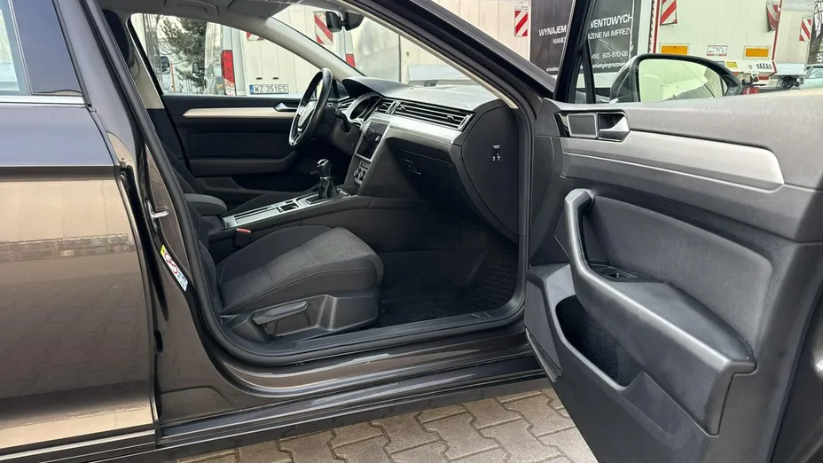 VOLKSWAGEN Passat -