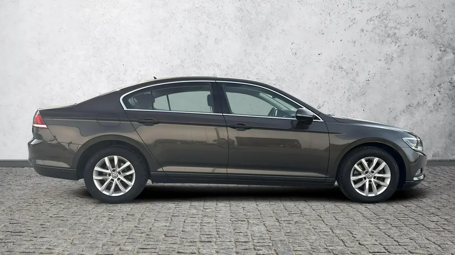 VOLKSWAGEN Passat -