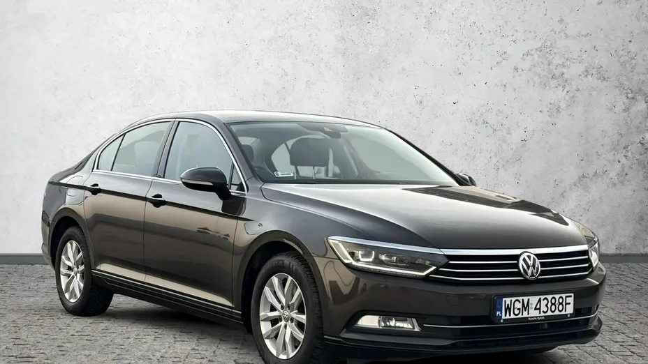 VOLKSWAGEN Passat -