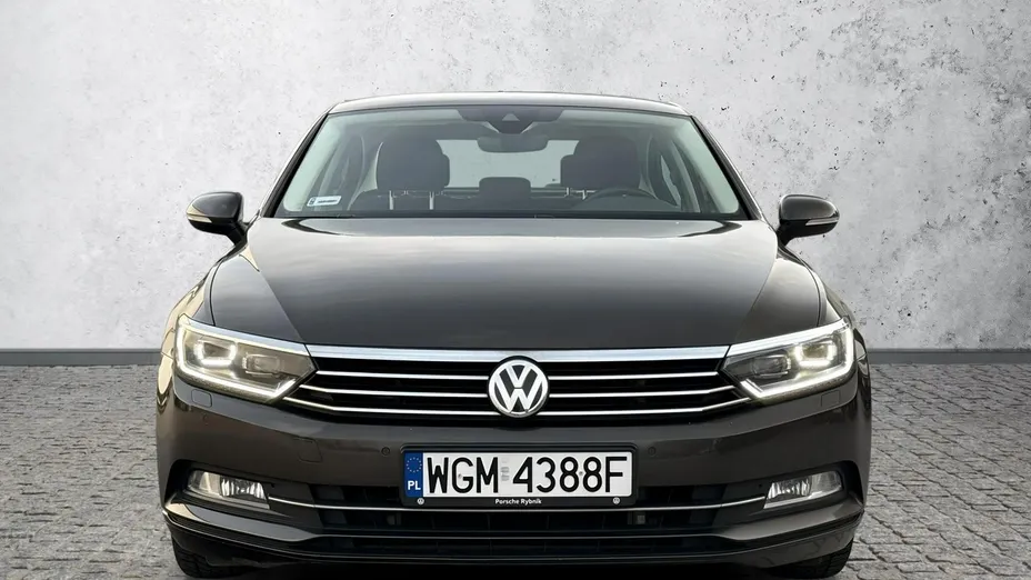 VOLKSWAGEN Passat -