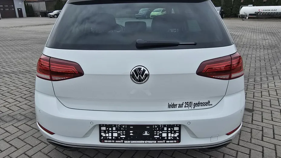 VOLKSWAGEN Golf -