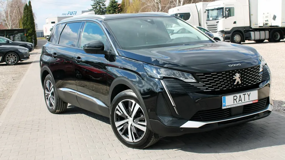 PEUGEOT 5008 -