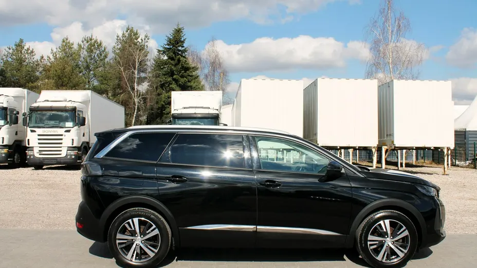 PEUGEOT 5008 -