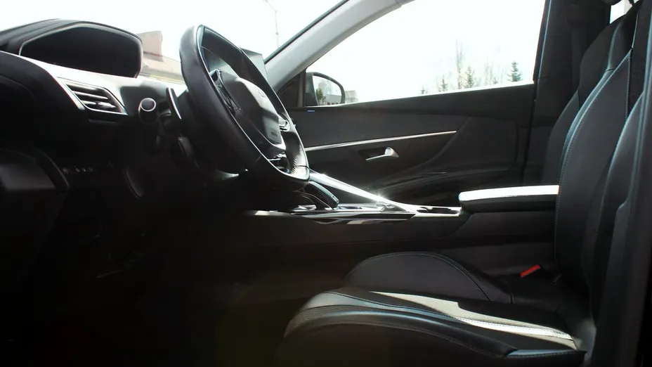 PEUGEOT 5008 -