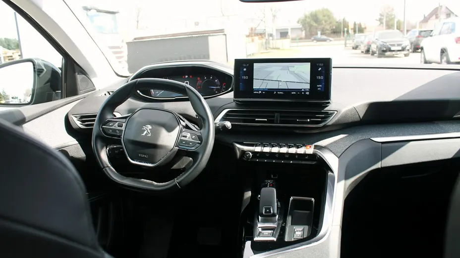 PEUGEOT 5008 -
