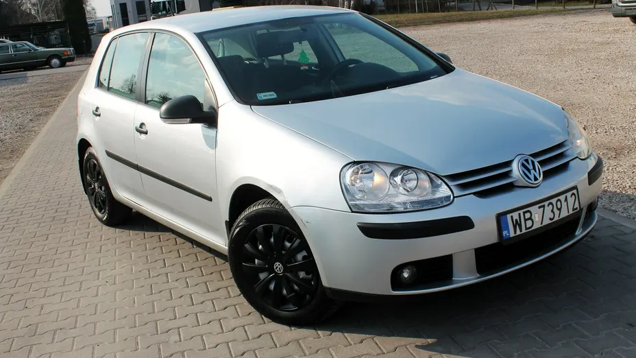 VOLKSWAGEN Golf -