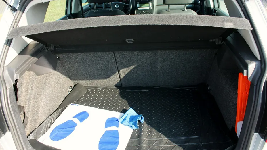 VOLKSWAGEN Golf -