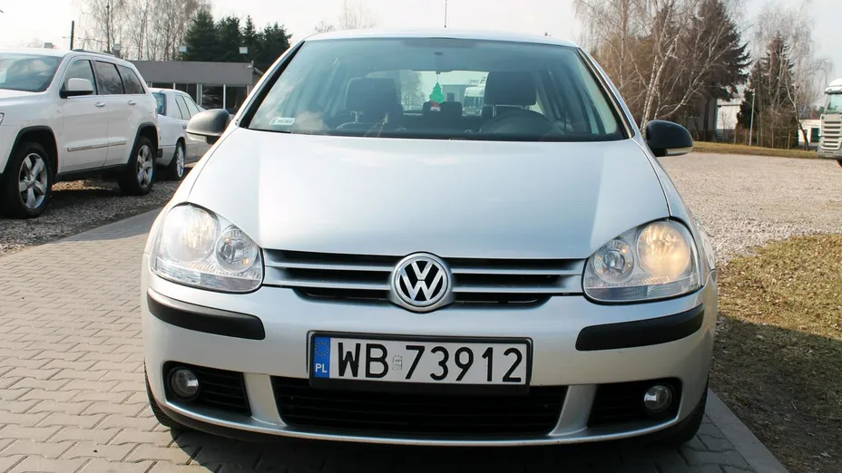VOLKSWAGEN Golf -