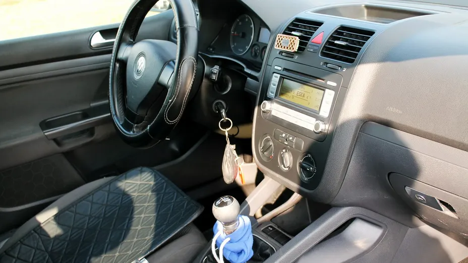 VOLKSWAGEN Golf -