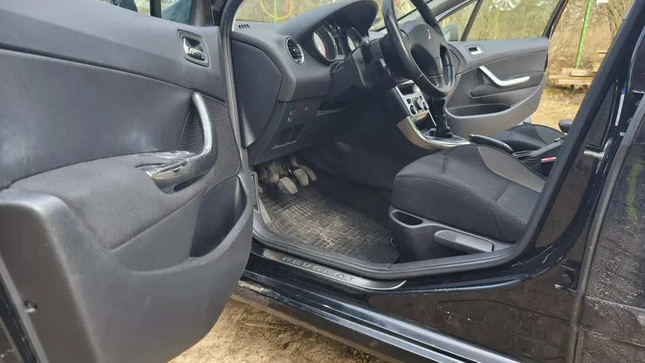 PEUGEOT 308 -