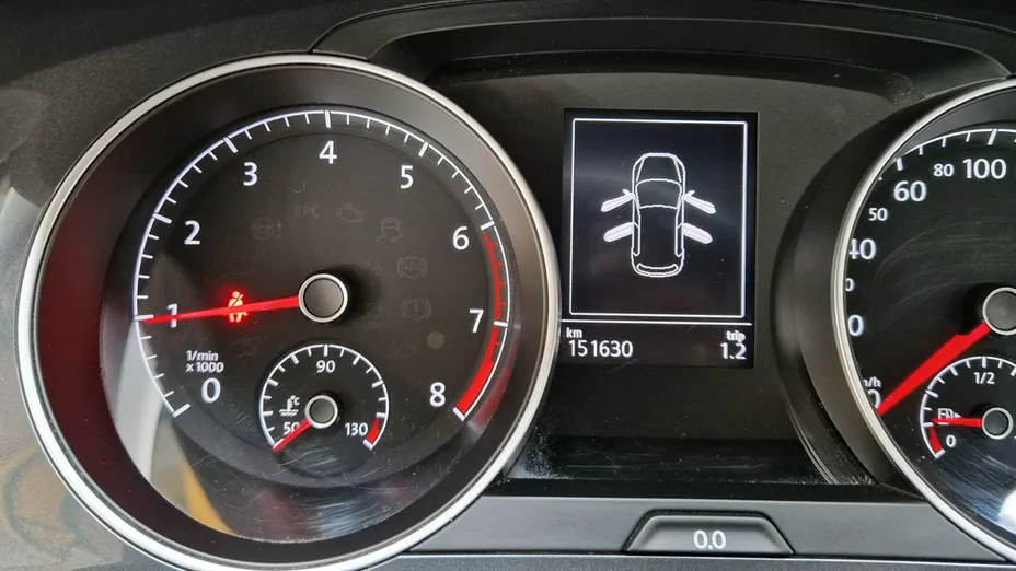 VOLKSWAGEN Golf -
