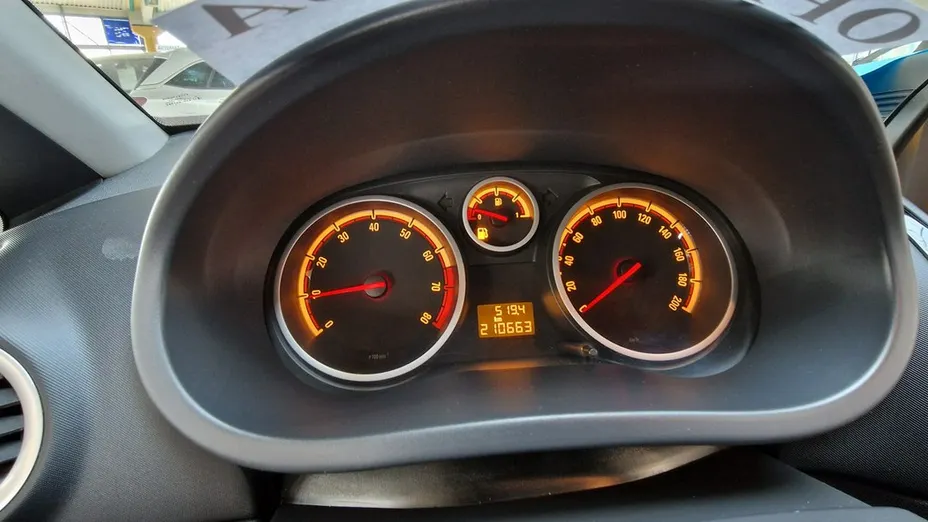 OPEL Corsa -