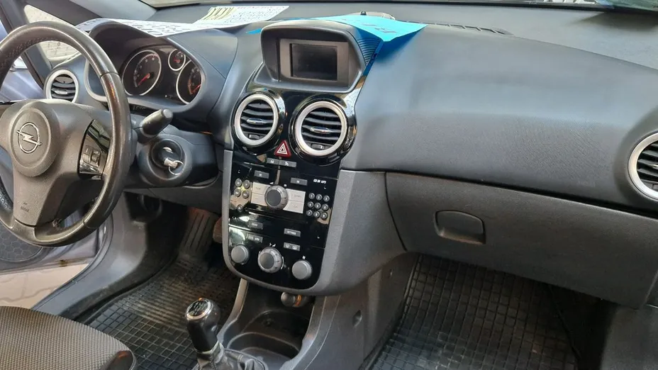 OPEL Corsa -