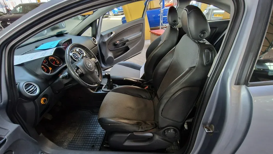 OPEL Corsa -