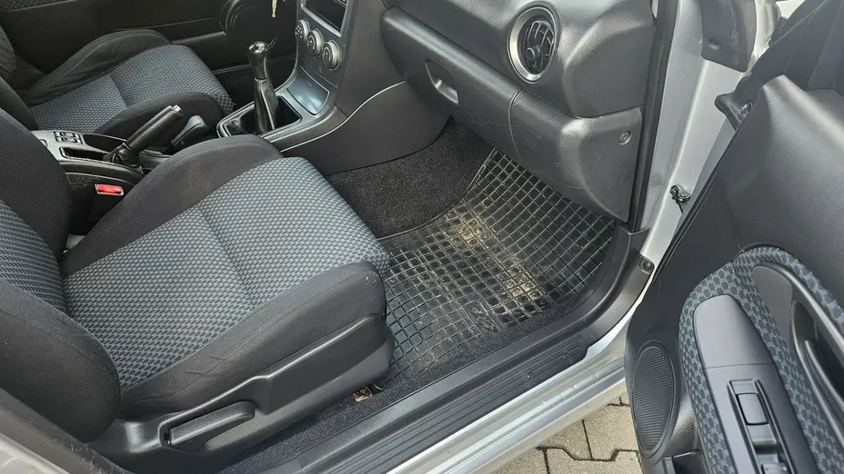 SUBARU Impreza -