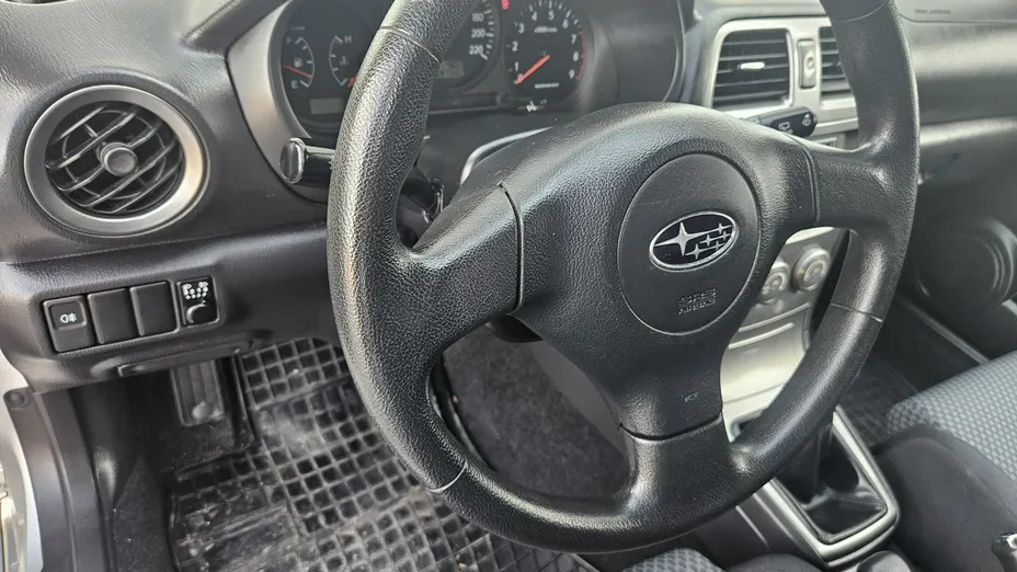 SUBARU Impreza -